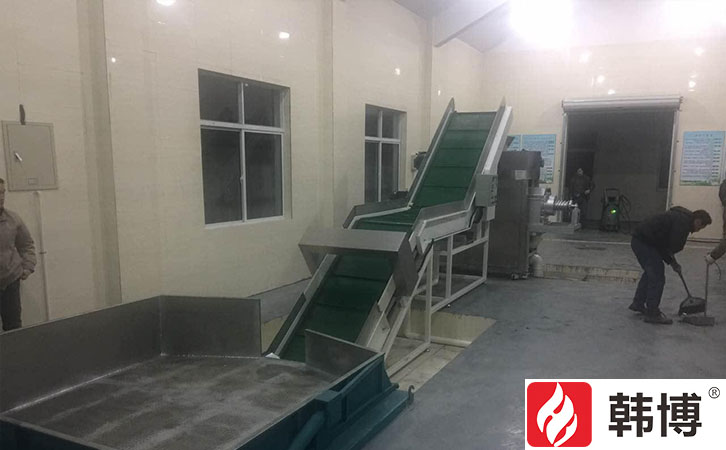 太倉(cāng)雙鳳環(huán)衛(wèi)站引進(jìn)韓博20T粉碎擠干機(jī) 太倉(cāng)雙鳳環(huán)衛(wèi)站引進(jìn)韓博20T粉碎擠干機(jī)